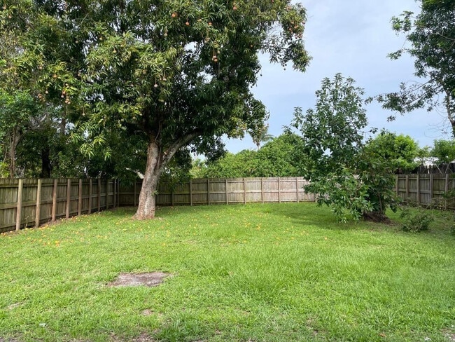 Building Photo - 2009 NW 21st Ave