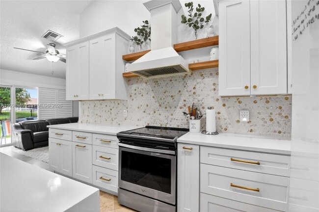 Building Photo - 9592 Majestic Way