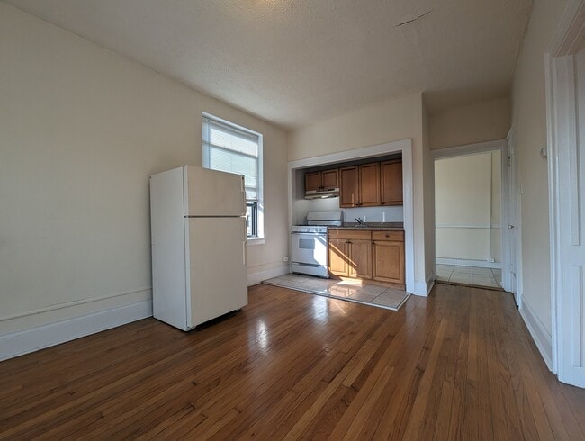 Building Photo - 2737 N Spaulding Ave