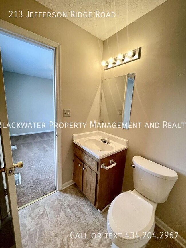 Building Photo - 213 Jefferson Ridge Rd