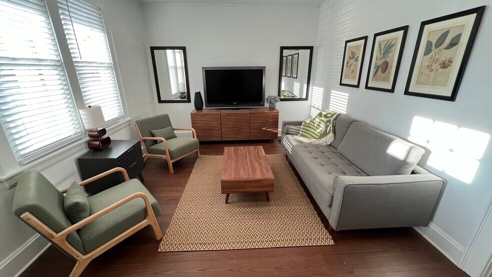 Building Photo - 3044 Minot Ave