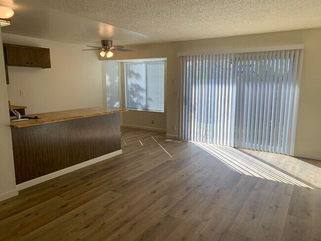 Building Photo - Fairfield Home Near Travis AFB & Laurel Cr...