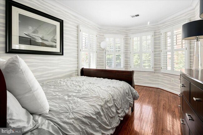 Building Photo - 2863 11th St N