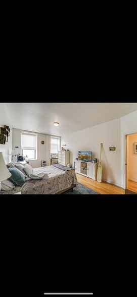 Building Photo - 1131 Washington St