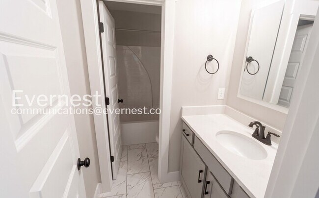Building Photo - Modern Condo with Pool Access and Patio | Available Now!