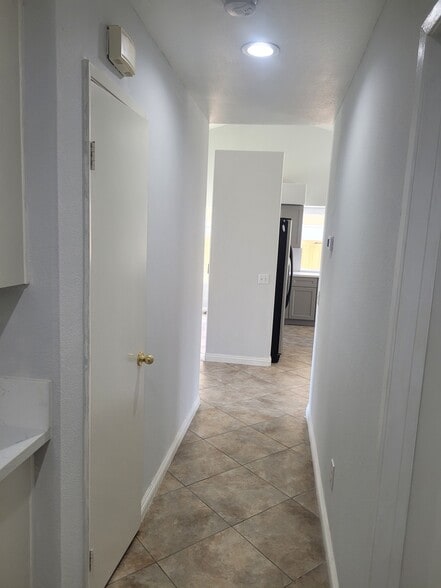 Building Photo - 18885 Oakview Way