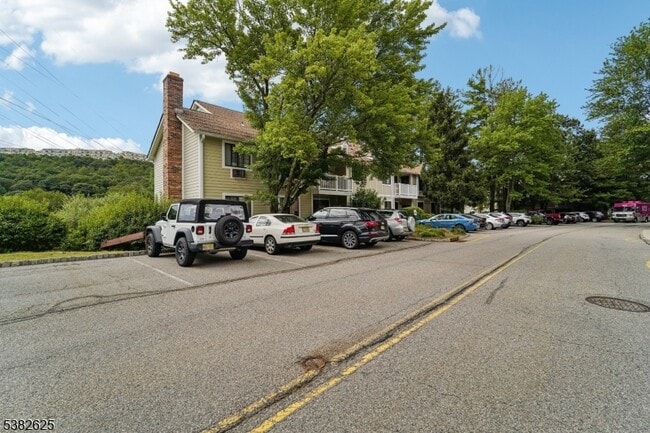 Building Photo - 19 Foxwood Dr