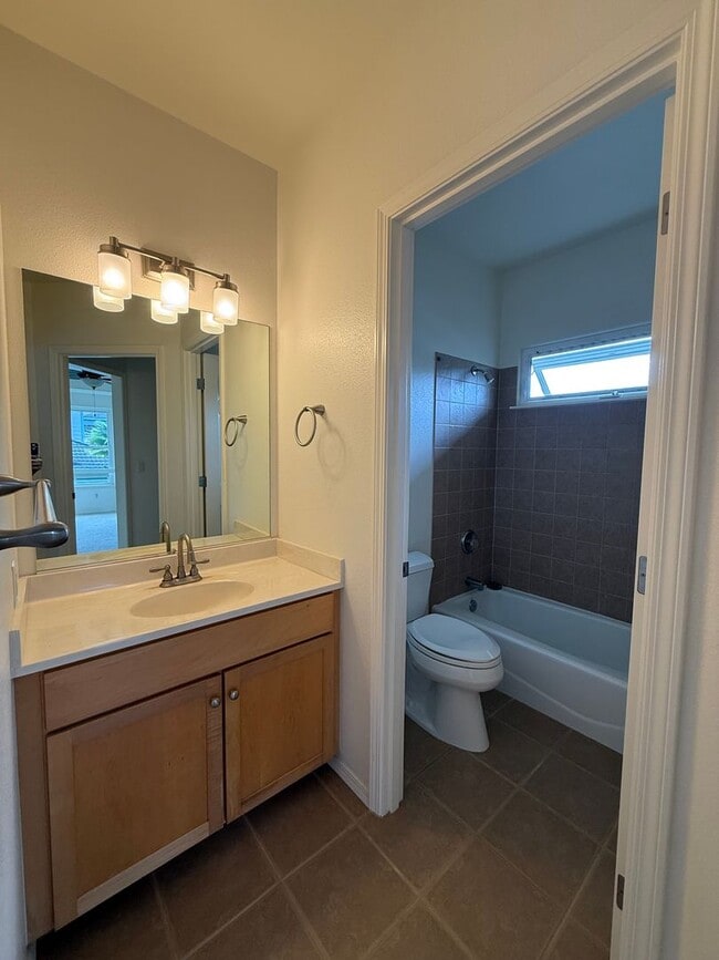 Building Photo - Regency at Huleia Lihue Two bedroom, two and a half bath, unfurnished corner unit Townhome.