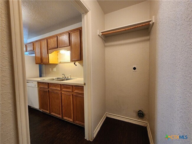 Building Photo - 3204 Toledo Dr