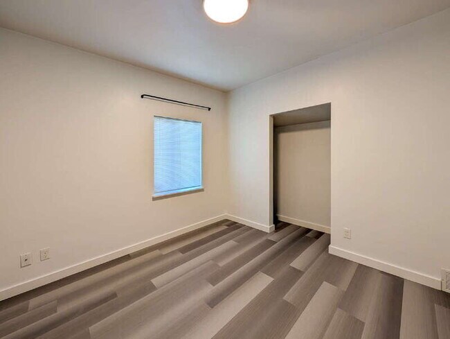 Building Photo - 2218 Hoyt Ave