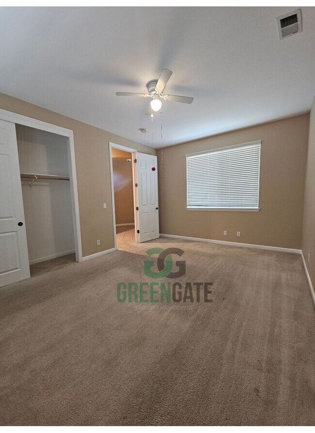 Building Photo - Spacious 4 Bedroom 3 Bath in Patterson! AV...