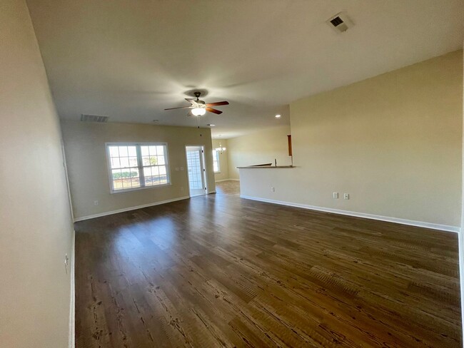 Building Photo - 5 Bedroom/3 Bath home with Garage in Tiger...