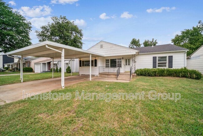 Building Photo - 219 E 45th Ct