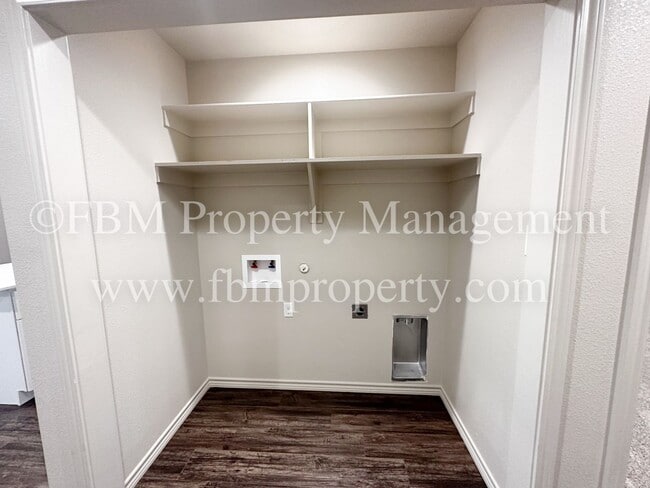 Building Photo - 1203 N Clay St