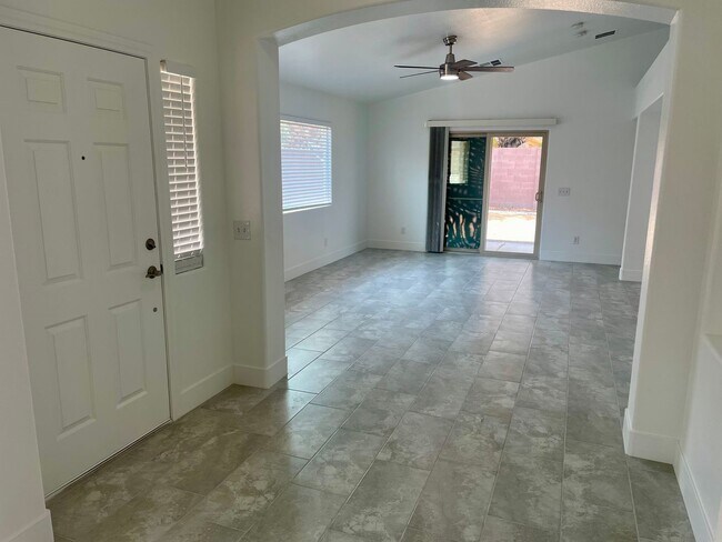 Building Photo - Fully Remodeled 3 bedroom Stallion Mountai...