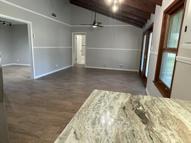 Building Photo - 605 Kentshire Cir