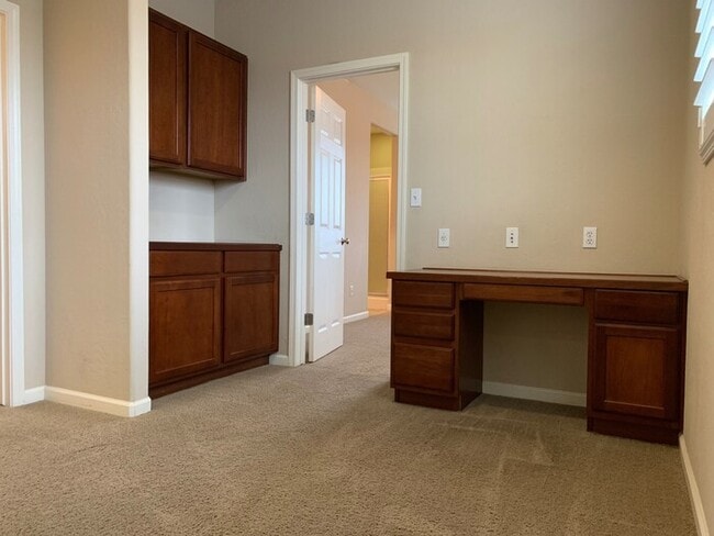 Building Photo - Beautiful home in the Villas at Bella Sera!
