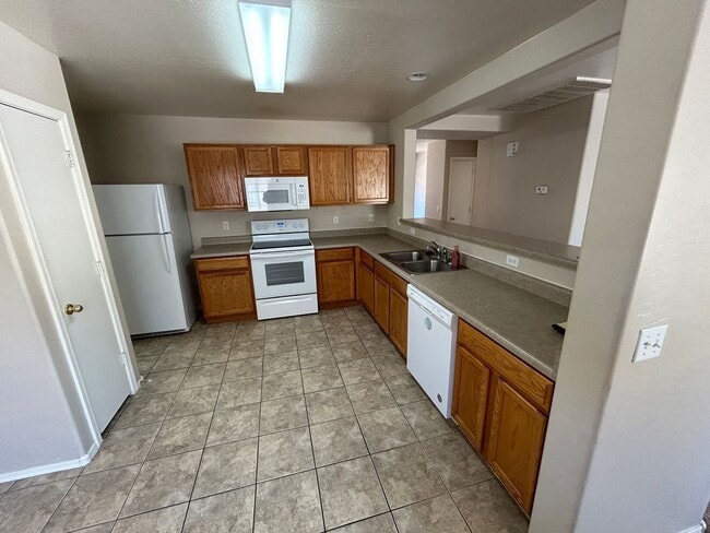 Building Photo - 16152 W Calavar Rd