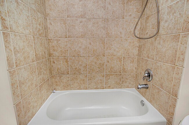 Building Photo - 1500 W Monroe St