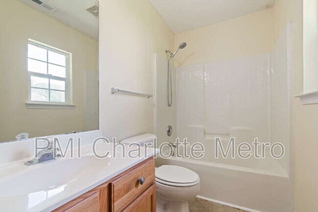 Building Photo - 3649 Dashiel Dr