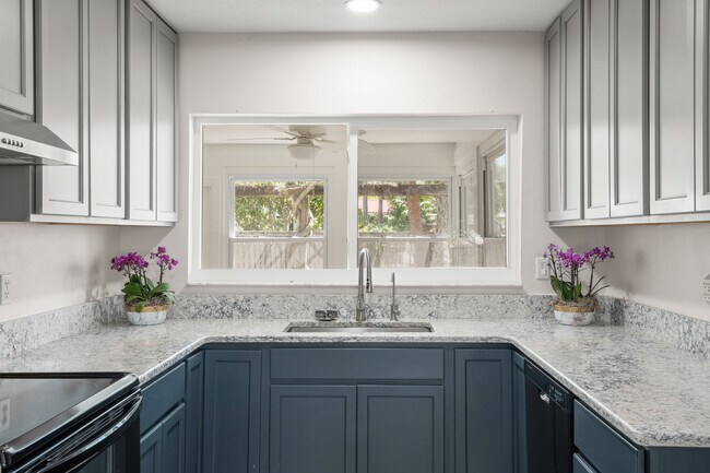 Building Photo - 693 Orange Blossom Dr