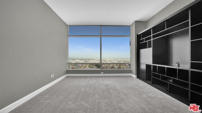 Building Photo - 900 W Olympic Blvd