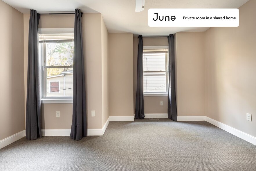 Building Photo - Private bedroom in 4 bed/2 bath Home