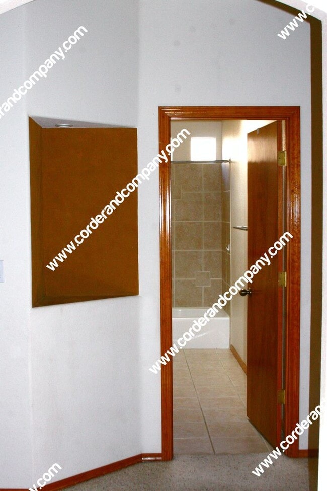 Building Photo - Beautiful 4 Bedroom, 2 Bathroom, 2 Car Gar...