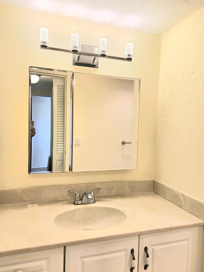 Building Photo - 3959 Via Poinciana