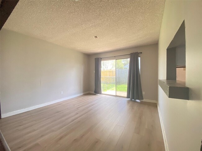 Building Photo - 815 Ramada Dr