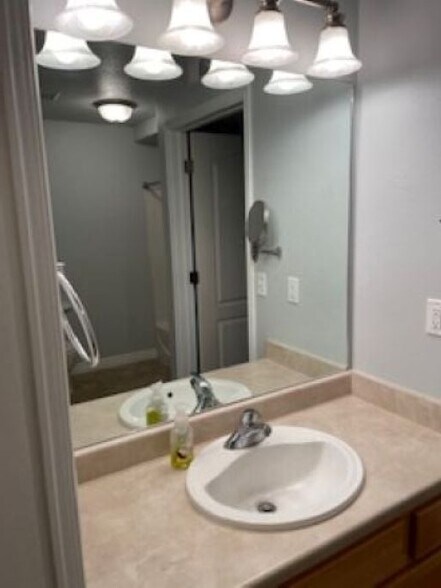 Building Photo - 3959 W Romney Park Dr