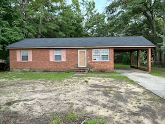 Building Photo - Welcome to this charming 3-bedroom, 1-bath...