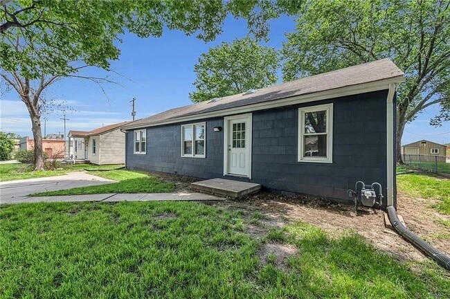 Building Photo - 114 N Emma St