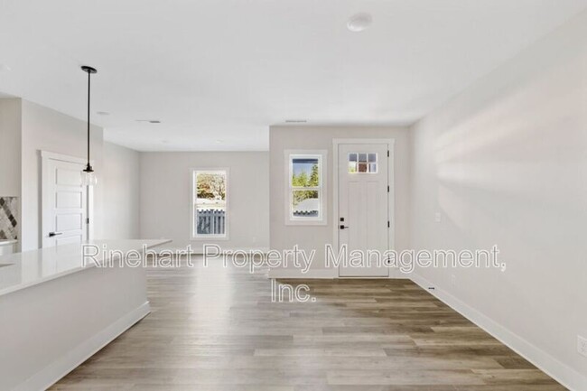 Building Photo - 384 Ginsberg Rd