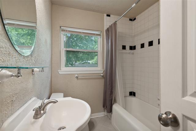 Building Photo - 3884 Van Ness Ln