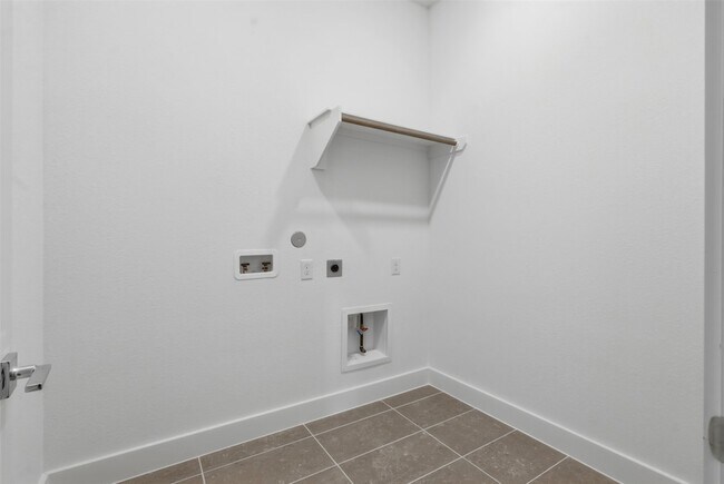 Building Photo - 7106 Carriage Lgt Dr