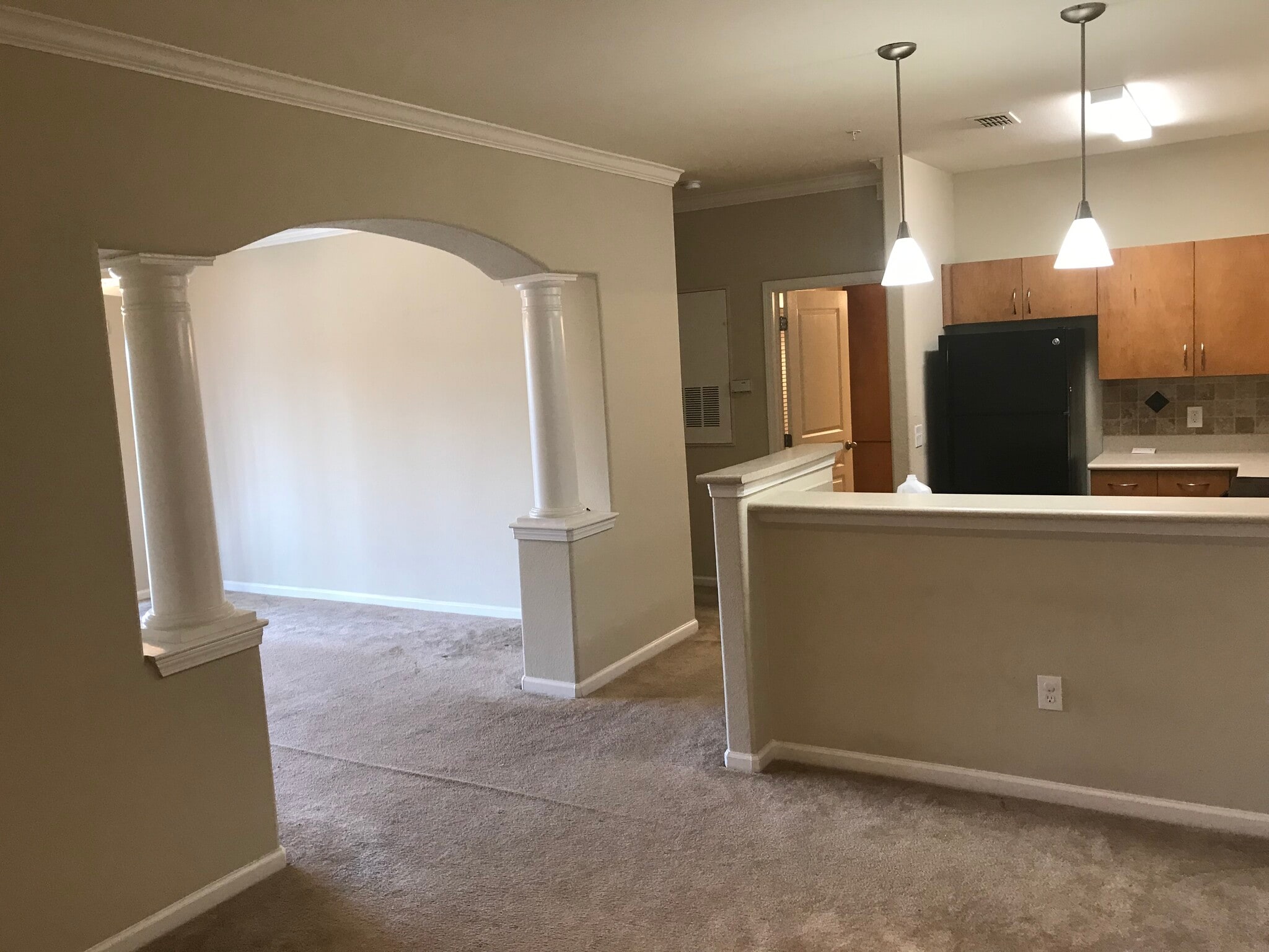 Front entrance view - 8290 Gate Pkwy W