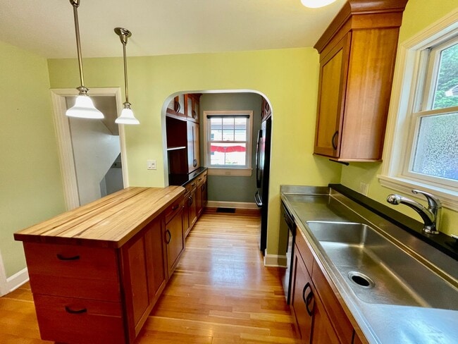 Building Photo - Well Maintained- 3 bed 2 bath Home - Piedm...