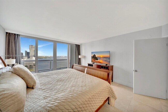 Building Photo - 1717 N Bayshore Dr