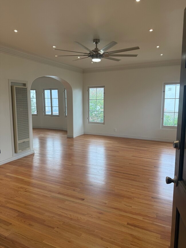 Building Photo - 1035 Meadowbrook Ave