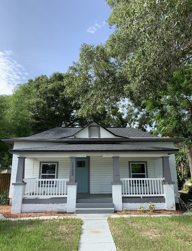 Building Photo - 1733 11th Ave N