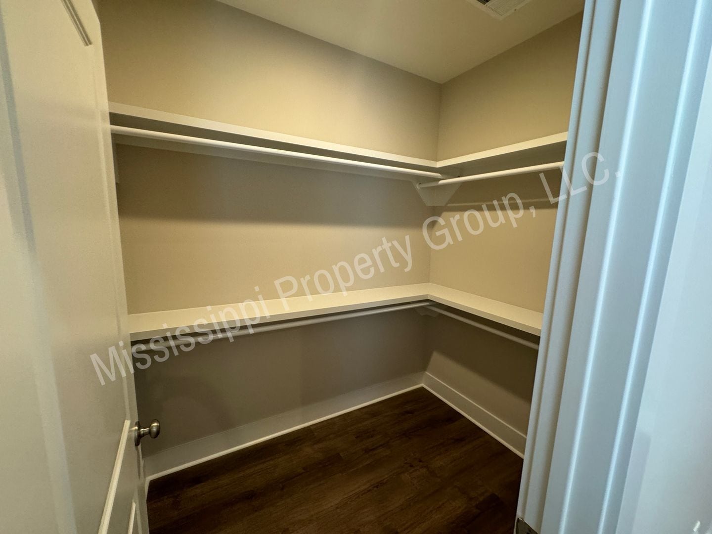 Building Photo - 1404 Pleasant Dr