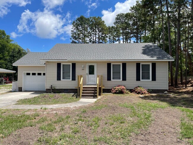 Building Photo - 3 Bedroom 2 Bath house in Boiling Springs with Workshop/Garage