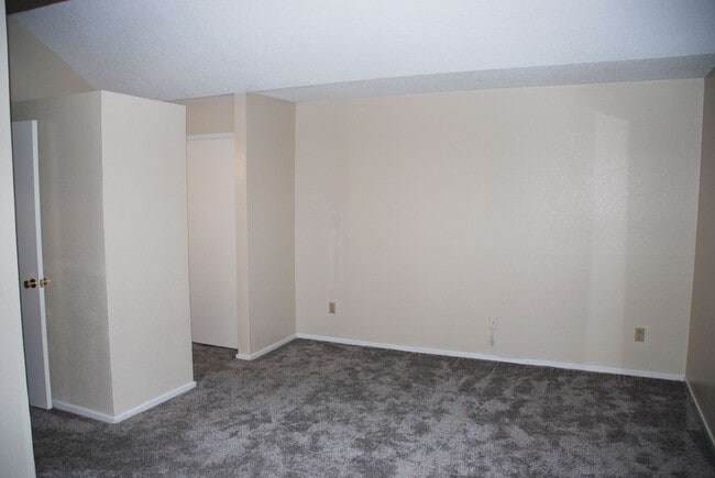 Building Photo - Millcreek Townhome in Reno