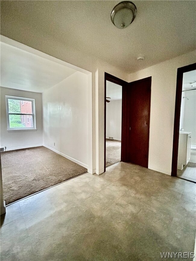 Building Photo - 12 Latona Ct