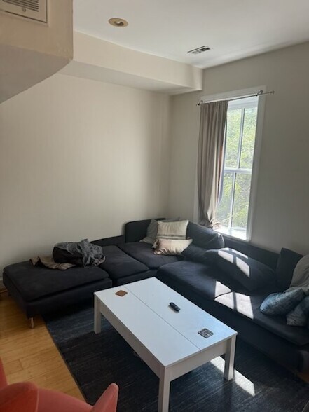 Primary Photo - 909 O St NW