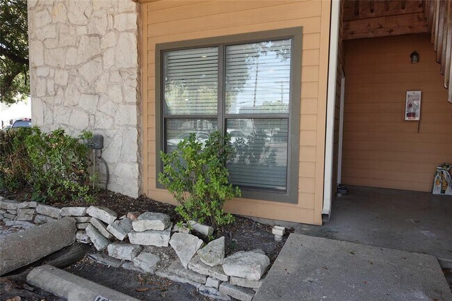 Building Photo - 2714 Nueces St