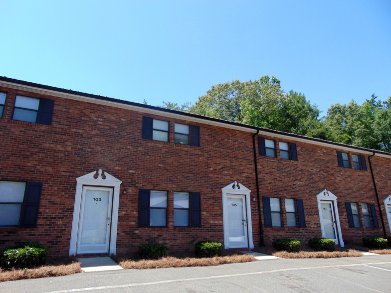 North Point: Townhouses - North Point and Hallmark Apartments