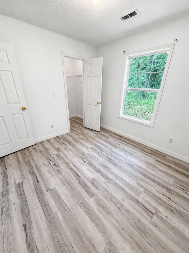 Building Photo - 4031 White Oak Rd