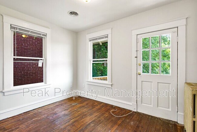 Building Photo - 1304 Bainbridge St